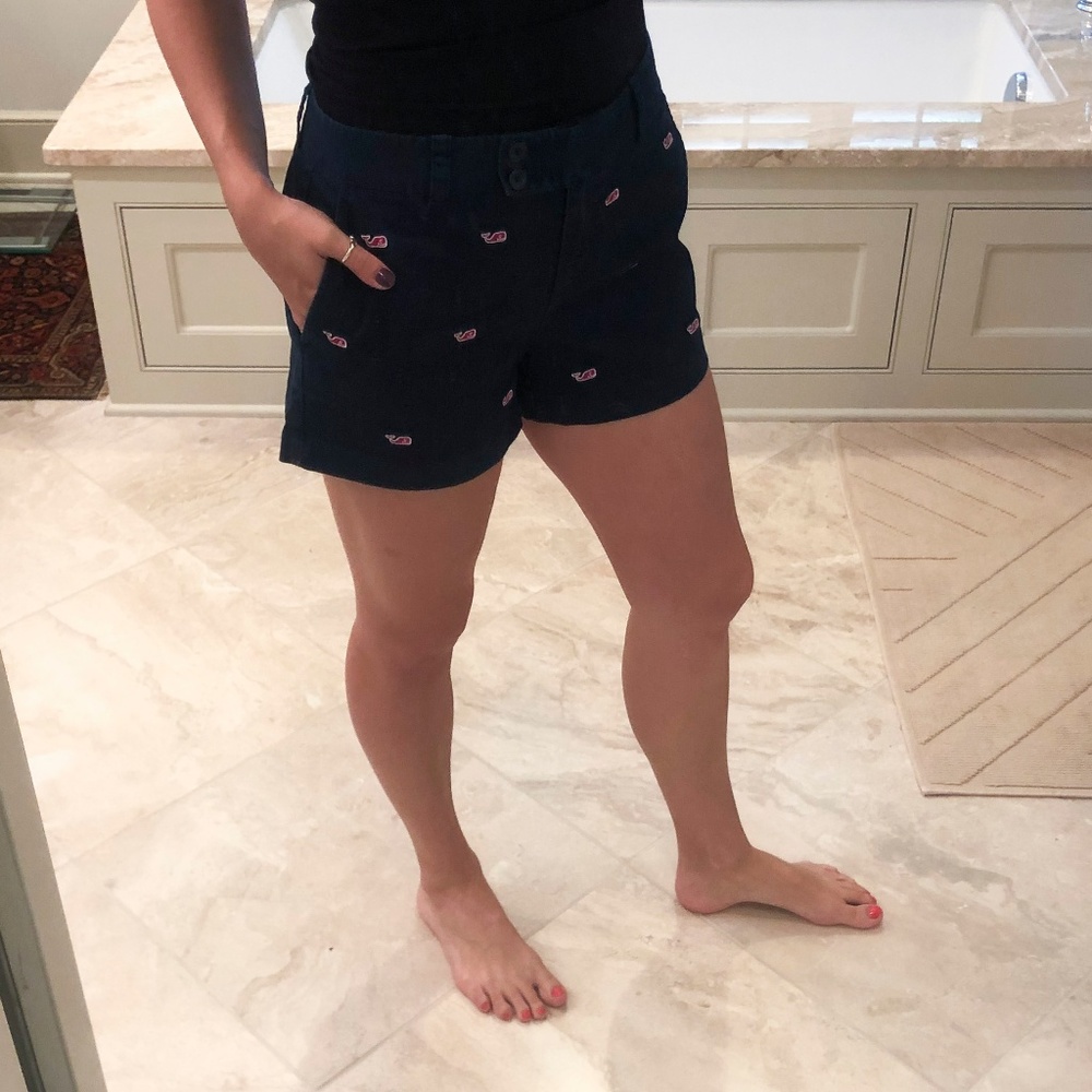 Vineyard Vines Blue Shorts w magenta Whales